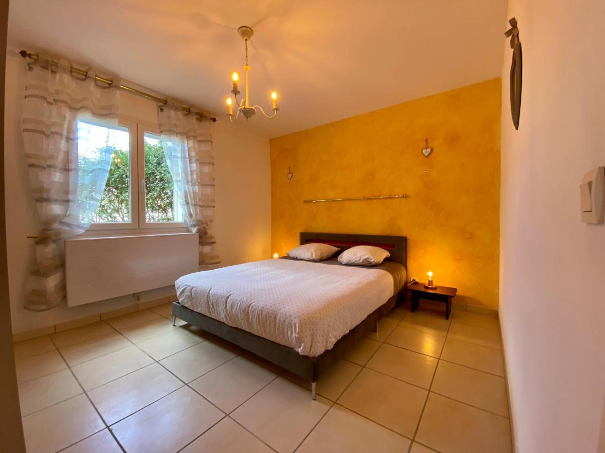 Gite Romarin Avec Spa Saint-Jean-de-Barrou ภายนอก รูปภาพ